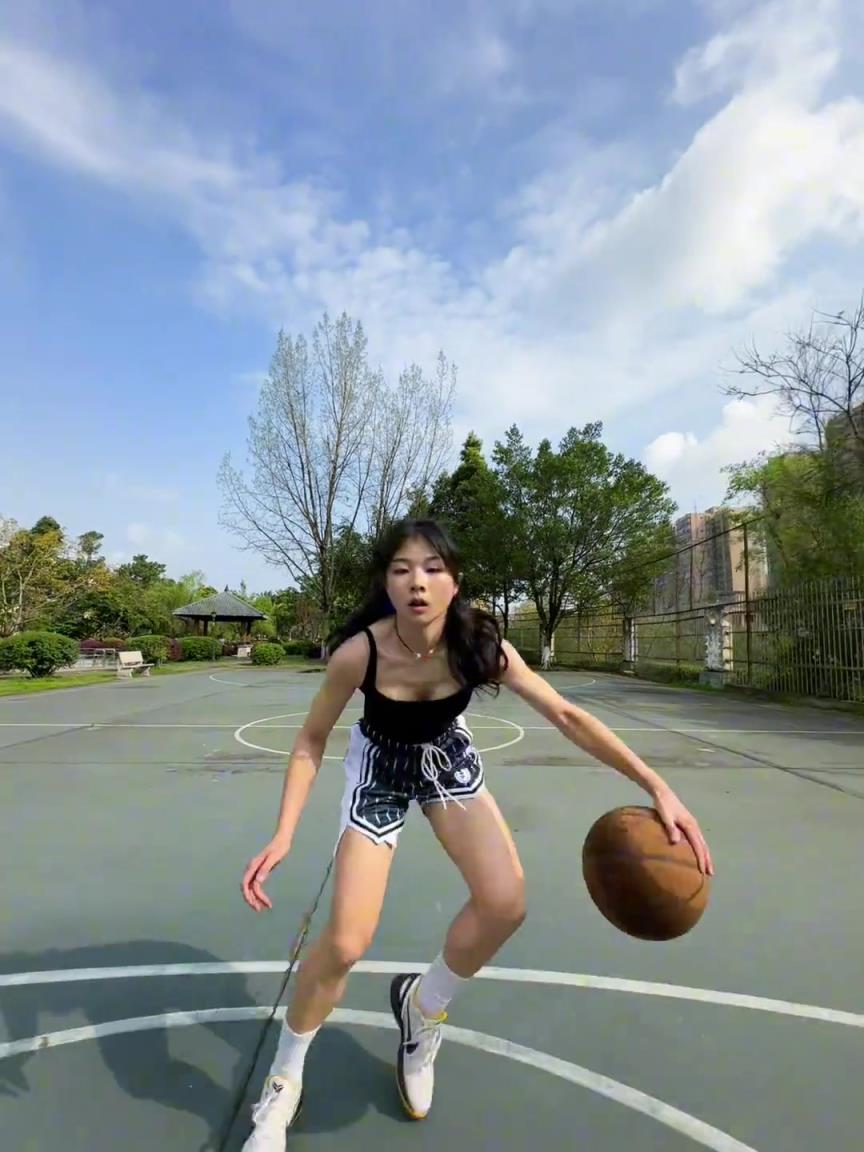 看著有點(diǎn)實(shí)力，敢背打我不？